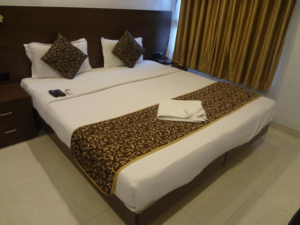 Hotel Adi Nagpur Extérieur photo