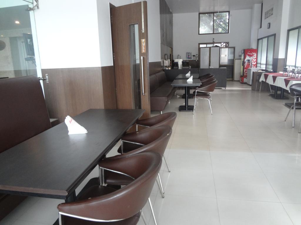 Hotel Adi Nagpur Extérieur photo