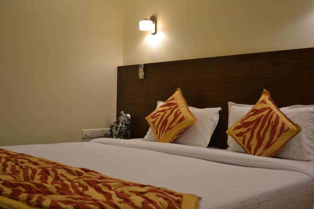 Hotel Adi Nagpur Chambre photo
