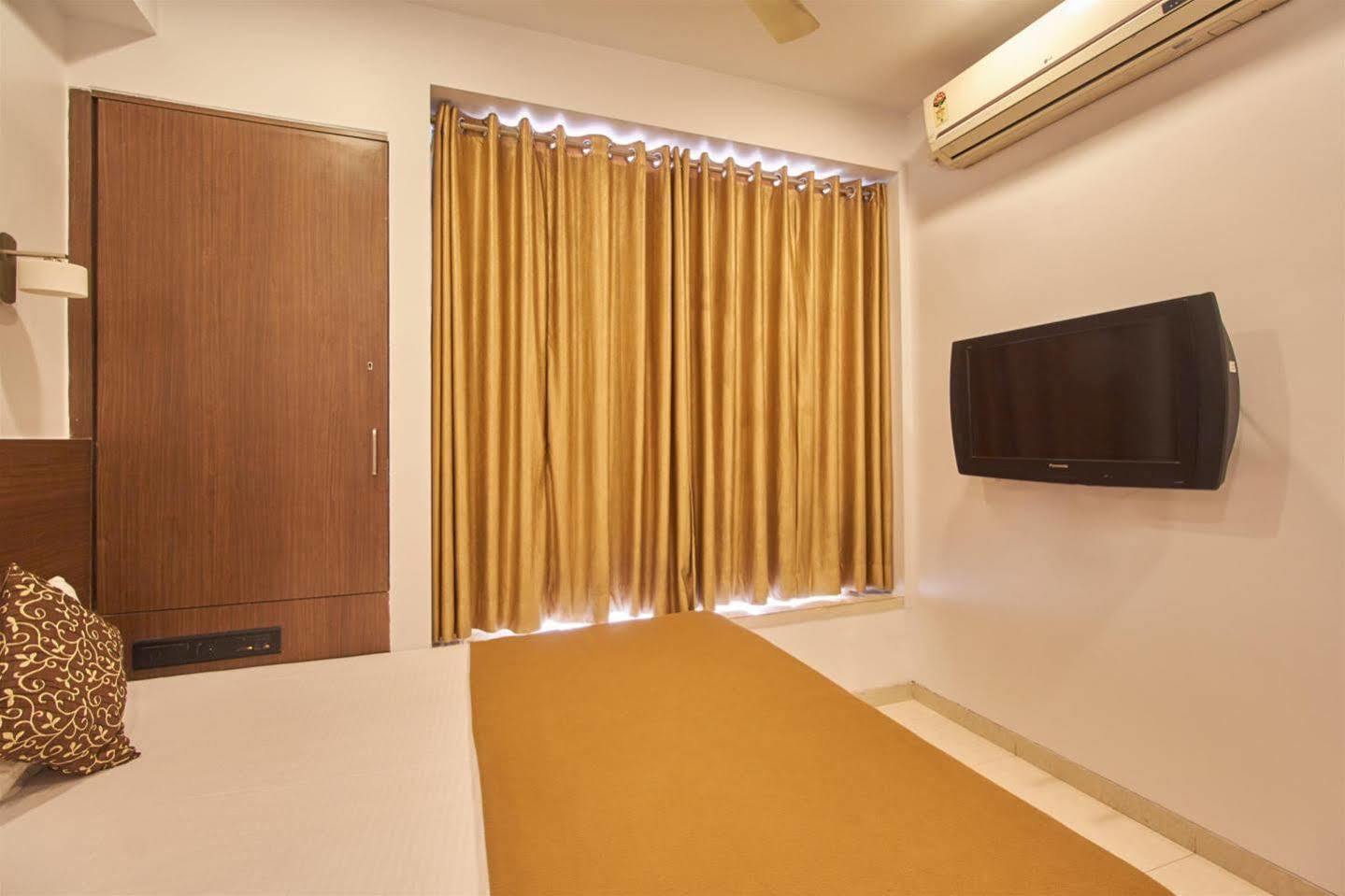 Hotel Adi Nagpur Extérieur photo