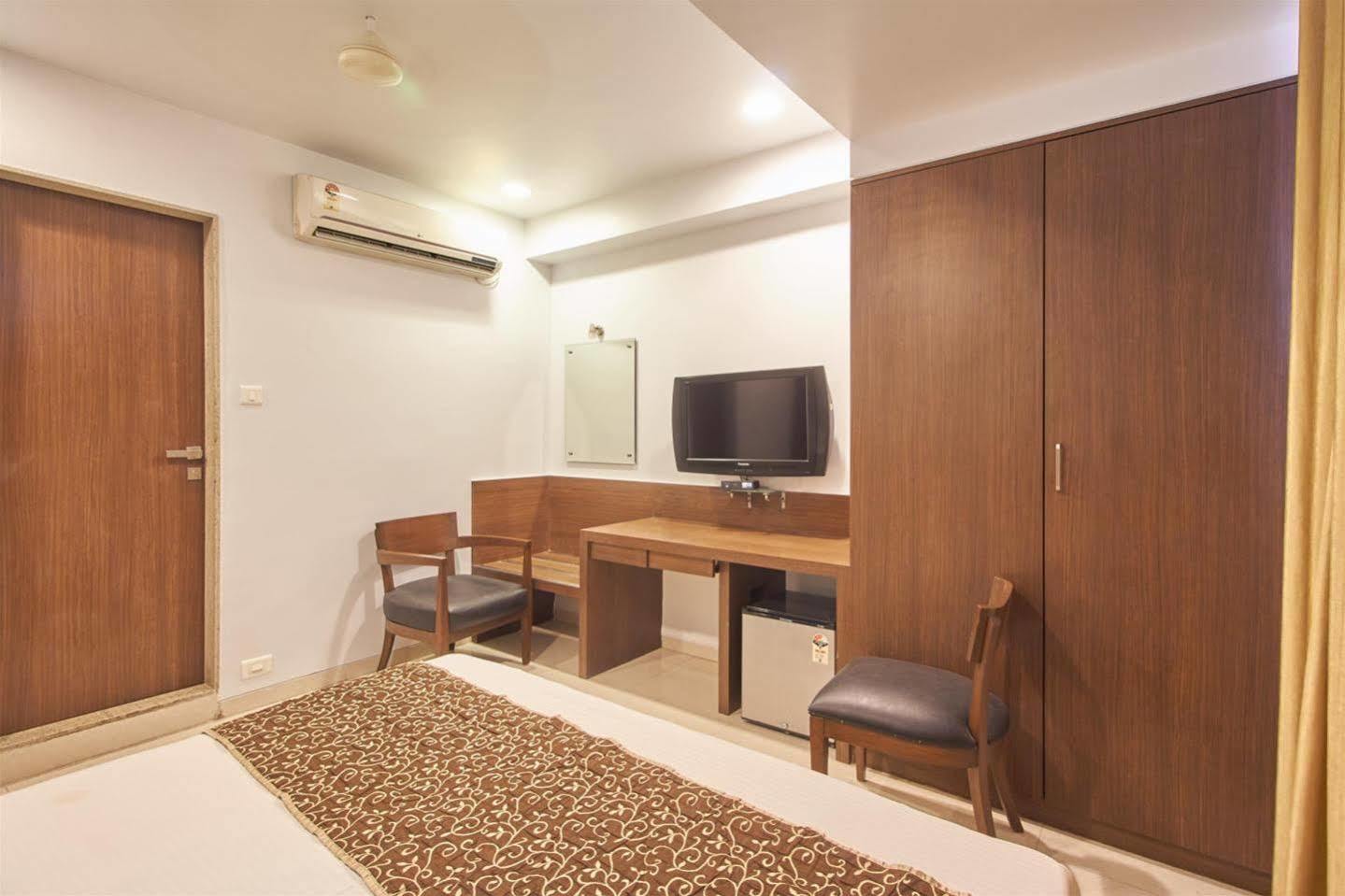 Hotel Adi Nagpur Extérieur photo