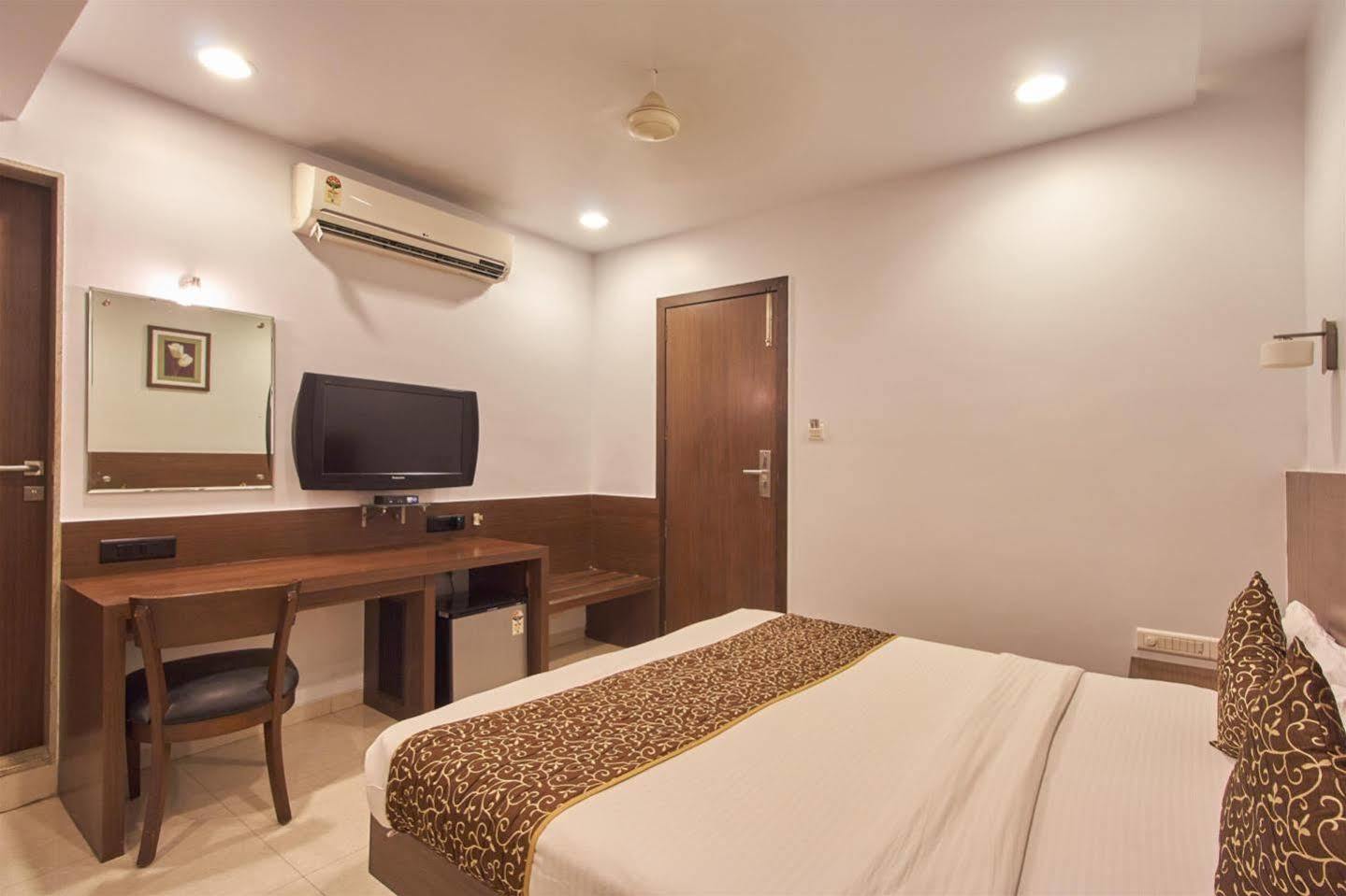 Hotel Adi Nagpur Extérieur photo